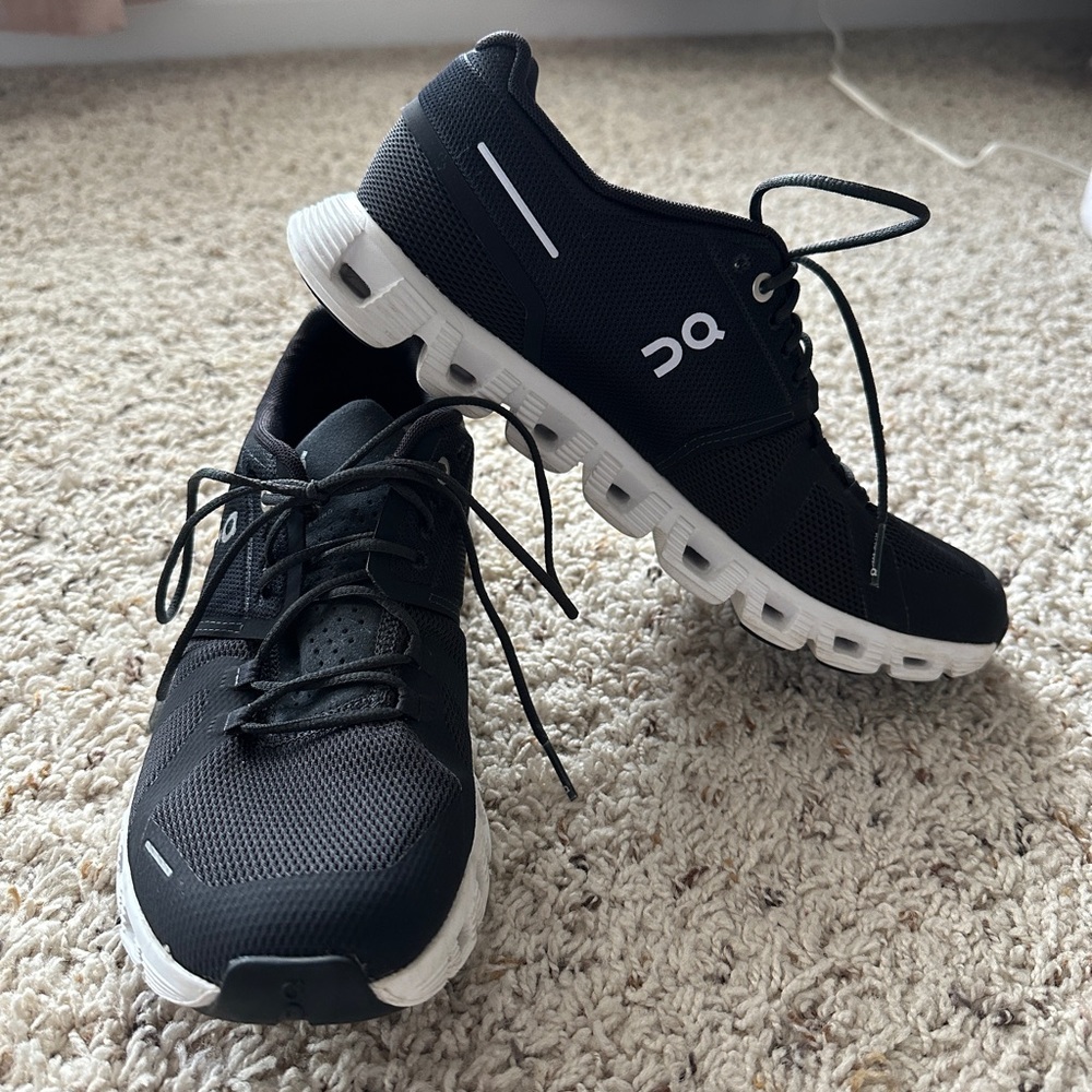 Women’s OnCloud 5 Running Shoes.  Black and White.  Like New.  Size 9M